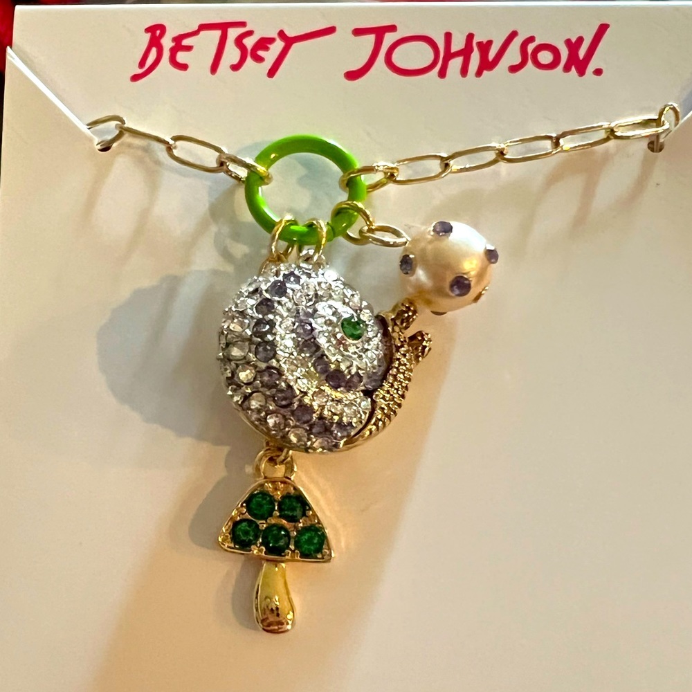New Betsey Johnson Snail Charm Pendant Necklace - Picture 9 of 10